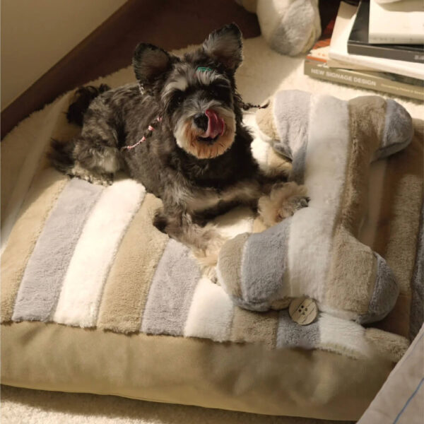 Deluxe Striped Plush Calming Bed Dog Bed with Pillow - Image 3
