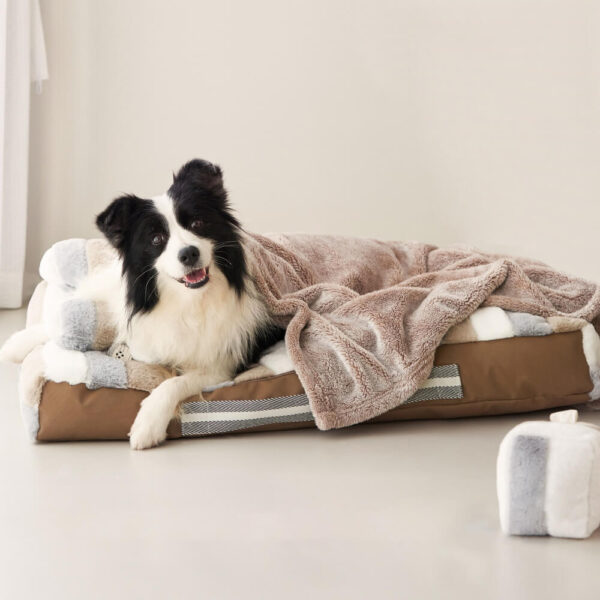 Deluxe Striped Plush Calming Bed Dog Bed with Pillow - Image 9