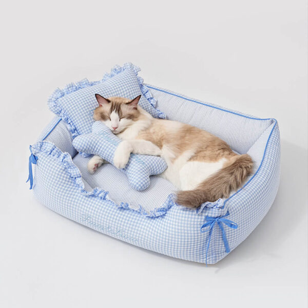 Soft Gingham Washable Dog & Cat Sofa Bed with Pillows - Image 3