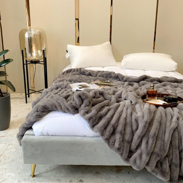 Super Soft Faux Fur & Velvet Luxury Pet Throw Blanket Human Blanket - Image 8