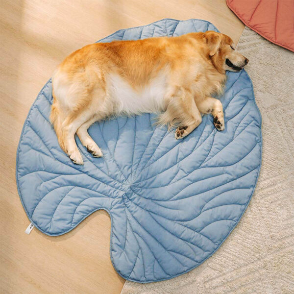 Leaf Shape Dog Blanket - Image 10