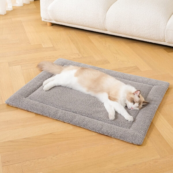 Warm Comfortable Non-slip Plush Pet Mat - Image 9