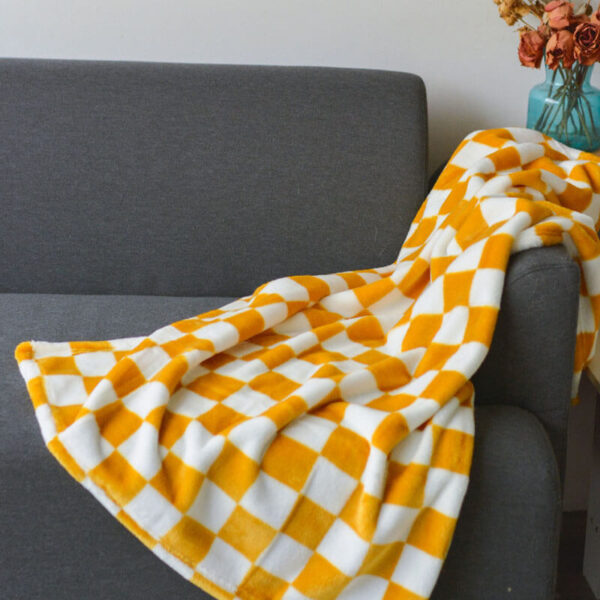 Stylish Chequered Flannel Pet Blanket Dog & Cat Blanket - Image 9