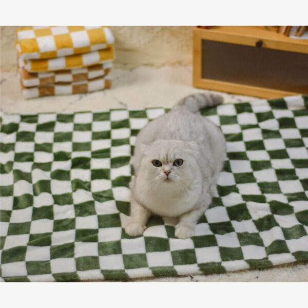Stylish Chequered Flannel Pet Blanket Dog & Cat Blanket - Image 4